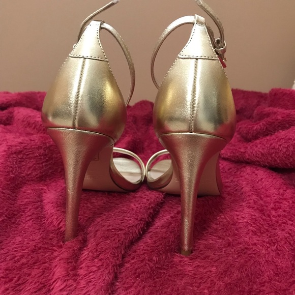 Gold heeled sandals - Picture 3 of 4